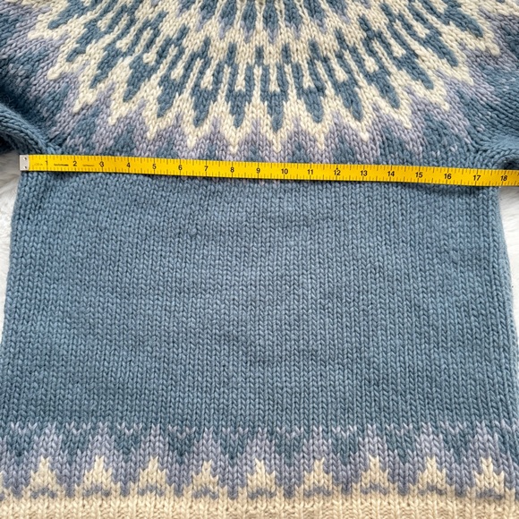 Hand Knit Icelandic Lopapeysa Sweater - Picture 4 of 7